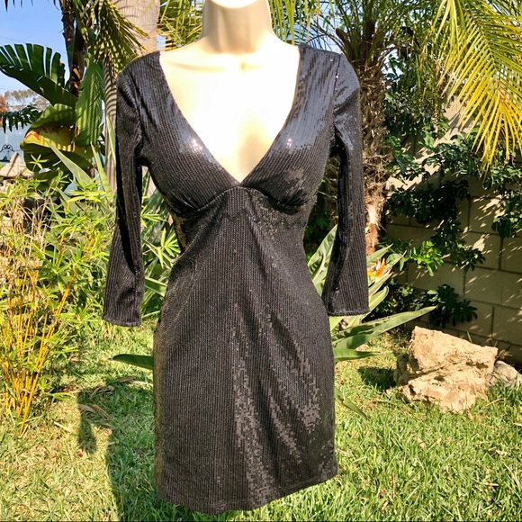Dresses & Skirts - Little Black Sequined dress 🖤